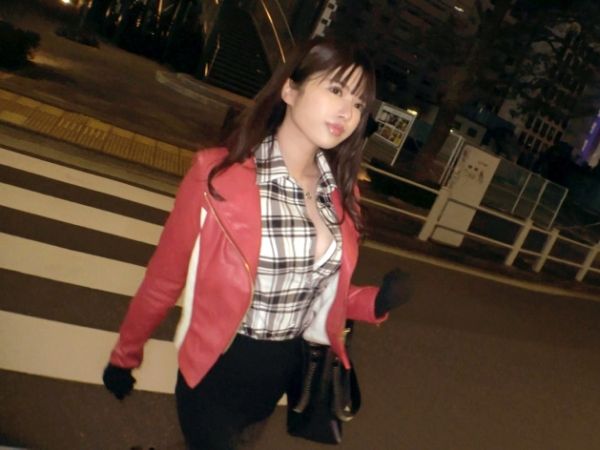【素人】露出好きな美巨乳美女が電マ手マンアクメ！オイルまみれSEXで巨根に突かれてロケットおっぱいがバインバインっ♪