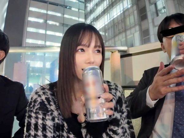 【素人逆ナンパ】街行く男に声掛け逆ナンでチンポを貪り喰らう美巨乳美女！3P性交で精子を搾り取る！