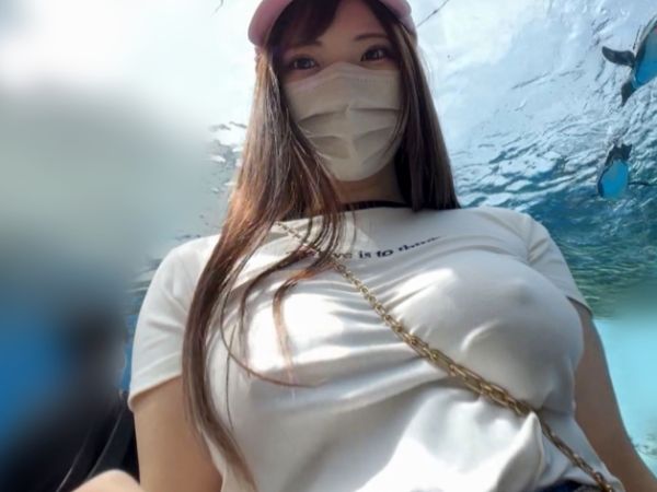 【素人】ノーブラ爆乳パイスラで歩き回る美人コスプレイヤーがヤリ目ナンパ師にホイホイ付いていきホテINハメ撮りSEX！