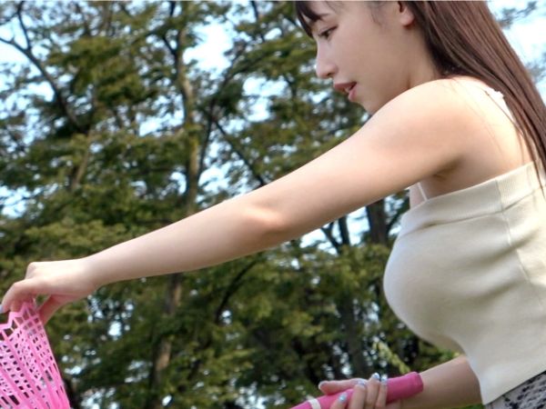 【素人】ド迫力Jカップの爆乳美女がデカ乳振り回してイキ乱れるバック、立ちバック、騎乗位SEX！フェラ＆甘々パイズリ♥