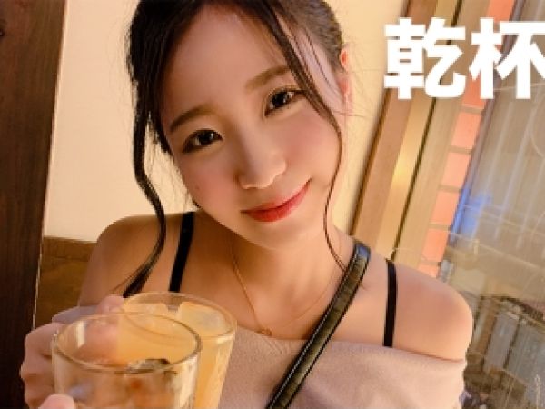 【素人】スレンダー美乳の欲求不満な彼氏持ち美女とホテイン浮気SEX♪スケスケエロ衣装で騎乗位ハメ撮り！