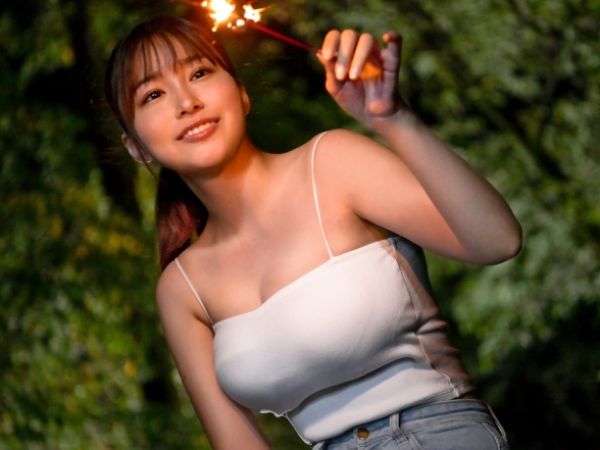 【同棲生活】田舎へ身一つでやって来た爆乳風俗嬢と濃密にまぐわうひと夏のワンルーム同棲生活…