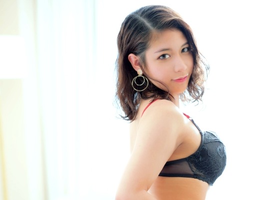 【ジムで汗だくエッチ】けしからんボディのインストラクターお姉さん♡ 駄肉でチンポを挟んで、騎乗位＆バックで連続イキ！ トレーニング後のエロすぎるご褒美！
