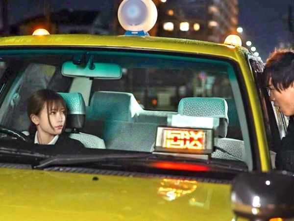 【中出し】必死にアピールしてくるナンパ男を興味本位で自宅に招き入れるタクシードライバー女子の中出し同棲生活！