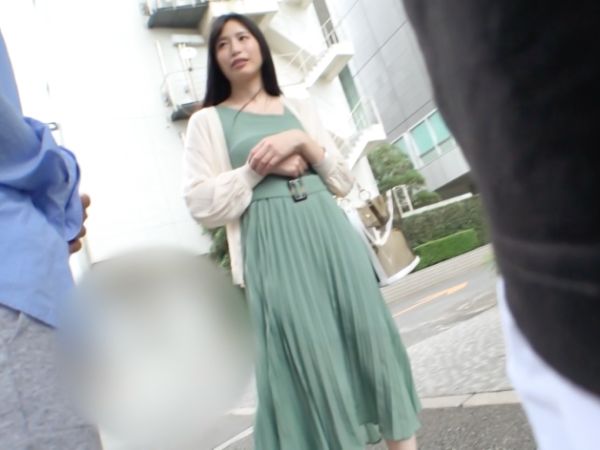 【人妻ナンパ】高身長スレンダーボディのセレブ妻が他人チンポにヨガりまくる生中出し不倫SEX！