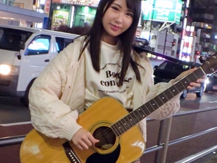 【美尻素人娘のナンパSEX】『えっ、顔にかけちゃうの？』ミュージシャンの卵を夢見るウブな女の子が、ナンパ師の甘い言葉に騙され、美尻を揺らして感じまくり！最後は顔射でフィニッシュ！！