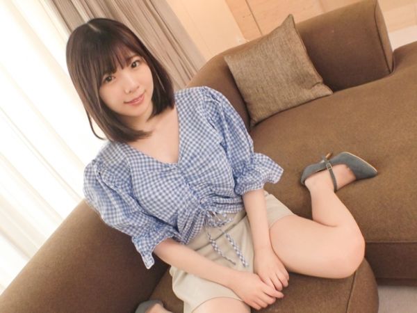 【18歳巨乳女子学生】「初めてで…恥ずかしい…」隠れGカップ美少女が恥じらいながらエッチな体験！たわわな美巨乳を激しく揺らすピストンに悶絶！初々しい反応がたまらない♡