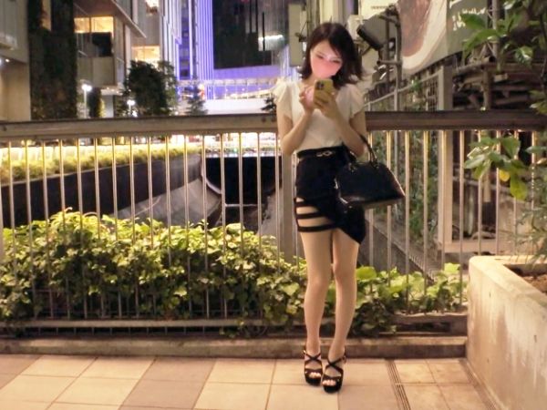 【素人】色白スレンダーな美容部員お姉さんが膣奥ガン突きでガチイキ連続絶頂！ピストンされながらクリオナする貪欲SEX！