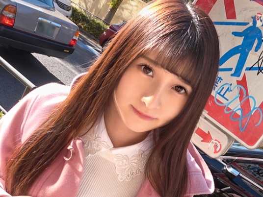 【無毛ちっぱい美少女の激ピストン】『あっ…そこダメぇ…』貧乳で華奢なカラダを激しく突きまくられ、無毛のマ●コがびしょ濡れに！感じすぎて声を押し殺す姿がエロすぎる濃厚セックス！
