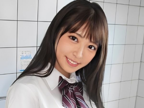 【制服美少女の隠れエロ】『感じちゃう…』ちっぱいロリっ娘が制服姿で大胆プレイ！アソコのキツさと感度は超一流♡背徳感MAXの制服セックスで、ウブな見た目とのギャップに興奮必至！！