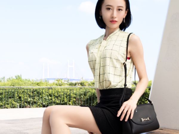 【人妻の性欲爆発】『旦那じゃ物足りない…』セックスレス美熟女が他人棒で火照るカラダを解放！手マンで溢れる蜜壺、禁断の不倫SEXで乱れまくる！！