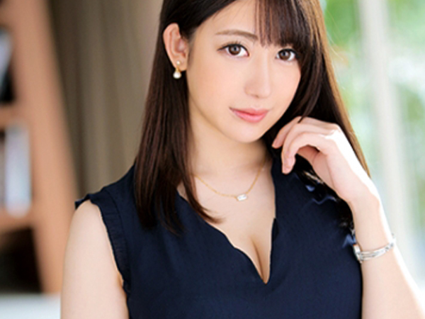 【色白インテリ美女の恥じらいプレイ】医療研究職の三十路美女が、照れながらもチ○ポをフェラ手コキ！バイブで責められ、白肌が紅潮する悶絶アクメ！