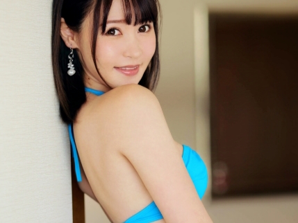 【色白美ボディお姉さんと濃厚プレイ】『もっと…奥まで…』騎乗位で激しく腰を振り、感じまくる色白お姉さん！ねっとりとしたセックスで、おマンコを刺激され、乱れまくる姿は必見！美ボディを揺らしながら、快感に溺れる！♡