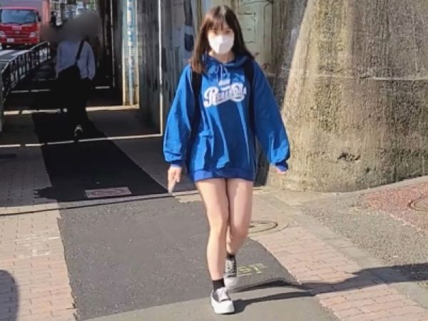 【19歳美尻素人娘】『初めてで…』生足が眩しいピチピチ女子がSEX練習でデカチン男優と初体験！緊張と快感に震えるウブな反応がたまらない♡