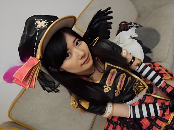 【アイドル初体験】20歳のピチピチアイドルがコスプレで大胆セックス！着衣のままハメられて騎乗位で絶頂♡正常位では連続イキの嵐！アイドルが本気で感じまくる！！
