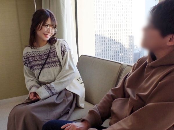 【メガネ受付嬢の裏の顔】『寂しいの…』激カワ受付嬢がナンパ男とホテルでパコパコ！細い腰を掴んでバックから激ピストン！寂しさを埋めるためのエロすぎる夜！♡
