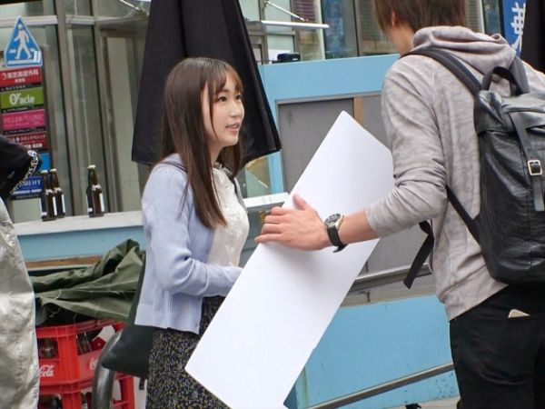 【SNS映え狙いのピュア美少女】『えっ、こんなの初めて…』ナンパで釣ったウブっ娘が不器用フェラ！キツマンにガチピストンで感じまくり、大人チンポに夢中♡