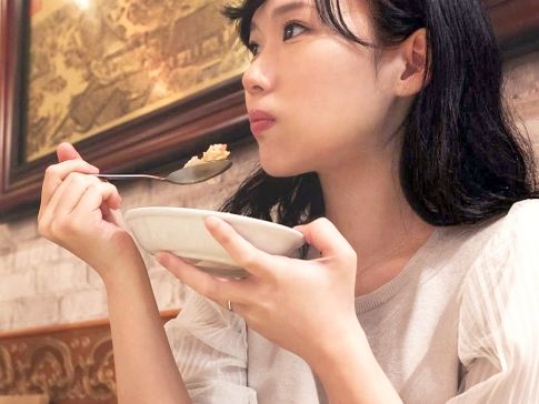 【美脚若妻の裏切り】『もう我慢できない…』金にルーズな旦那に愛想を尽かした20代妻が、鬱憤晴らしにAV出演！極上手マンでビクビク痙攣、旦那じゃ味わえない快感に溺れる♡