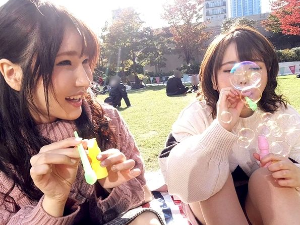 【JDナンパ大成功】芝生で無邪気に遊ぶJD2人をゲット！正常位生ハメに笑顔で感じまくるドスケベ女子大生！無邪気な笑顔の裏に隠された淫乱ぶりが丸見え！♥