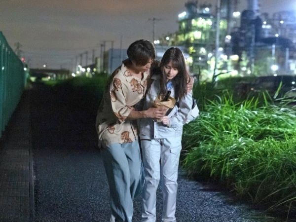 【中出し】人と関わらない日々を送る工場勤務女子がクズ男と出会い恋人のようなSEXをするようになる中出し同棲生活！