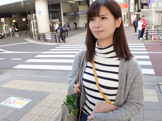 【欲求不満な人妻ナンパ】『もう我慢できない…』性に飢えた美熟女が、他人棒に悶える！パイパン奥様が、夫以外のチ○ポで激しく突かれ、乱れまくる！エロすぎる人妻の淫乱セックス！♡