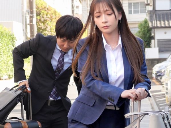 【女上司】出張先で憧れの女上司と相部屋に…痴女の本性を現し部下のチンポにしゃぶりつく風呂場SEX！