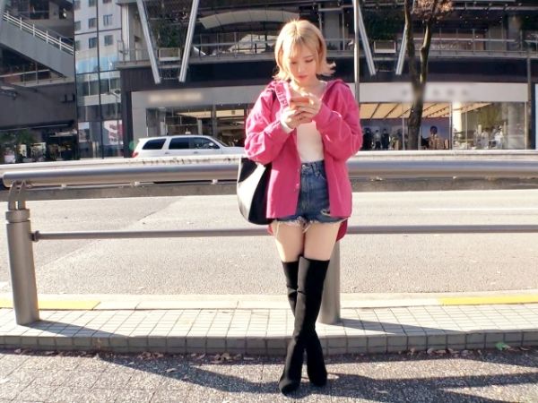 【ギャル奉仕】美巨乳＆美尻の令和白ギャルがチ●ポを極上ご奉仕！手コキ、フェラ、パイズリで悶絶♡ 見つめ合いながらの乳コキで暴発必至！！