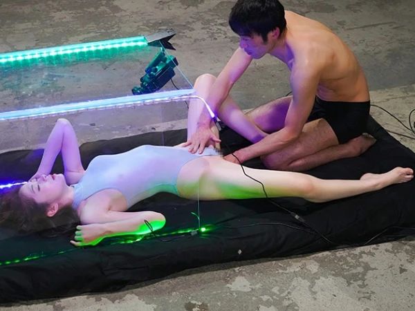 【トランス絶頂】念入りなポルチオマッサージと電マ刺激で極限に焦らされた発情マンコにデカチンを挿入され無限痙攣絶頂！