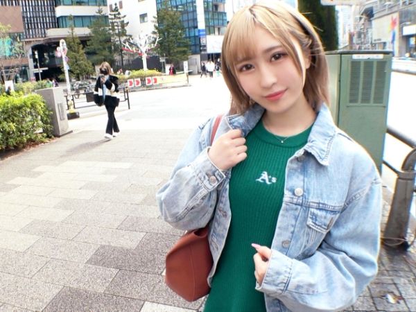 【素人】色白スレンダーな金髪ギャル美容師が仰向けチンポにじゅぽフェラご奉仕で精子を抜き取る口内大量射精！