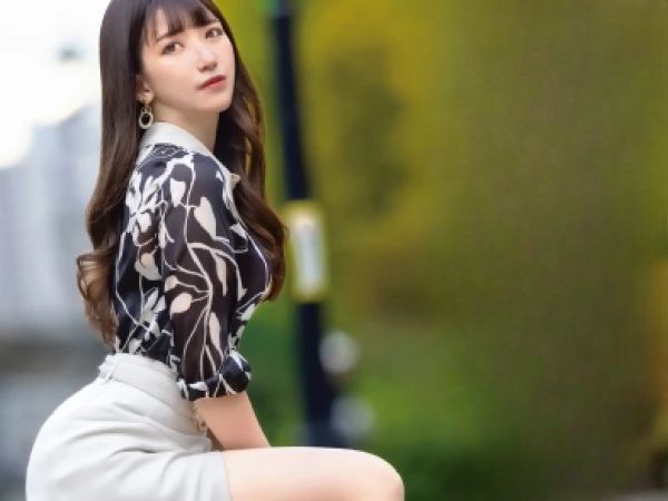 【禁断のメロディ】『先生、ダメよ…』音楽教師が年上既婚男性と秘密の情事！背徳感に濡れるオマンコに中出しされ、快感と罪悪感に揺れる…♡