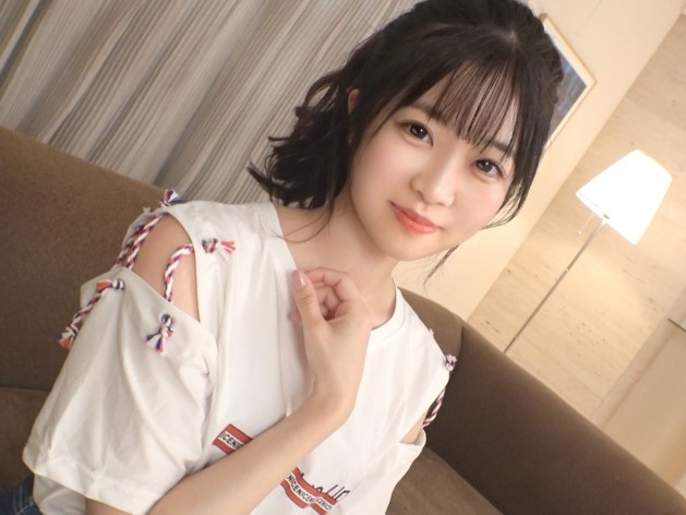 【美ボディインストラクターの危険なレッスン】『ダメ…ここじゃ…』小柄で可愛いジムトレーナーが密室でハメ撮りセックス！引き締まったカラダをチ○ポで激しく貫かれ、喘ぎ声が響く！♡