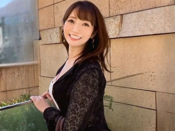 【素人】人気メンエス嬢の彼氏持ち巨乳美女が浮気チンポをナマで咥え込む黒パンスト中出しハメ撮り性交！