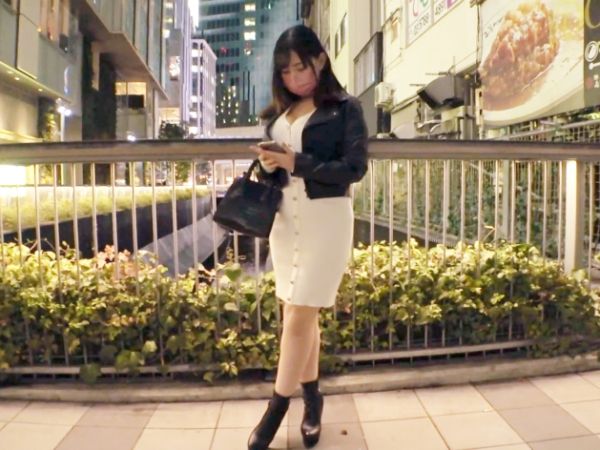 【素人】Mカップ超乳のセクシーカジノディーラーお姉さんが授乳手コキ＆パイズリ＆フェラで口内に射精を受け止める！