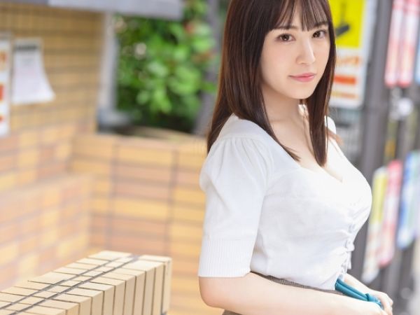 【元アイドル】人気グループの元メンバーを素人男性宅へデリバリー!おじさんチンポを舐め回しおまんこ貸し出し性処理SEX!