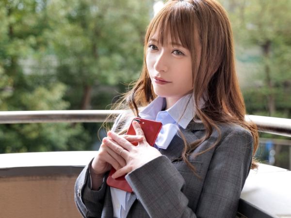 【人妻NTR】不倫セックスの快楽にハマったスレンダー美人妻が恩師との情事を旦那に目撃され…