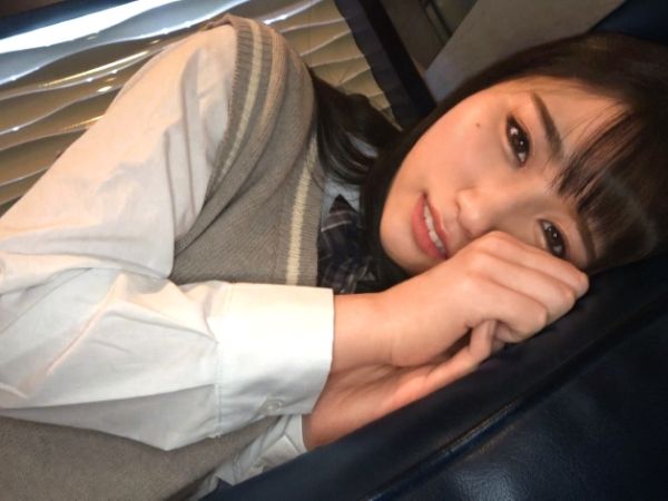 【素人】部活で鍛えたスレンダーくびれボディの陸上美少女がオジちんに突かれて痙攣絶頂するハメ撮り性交！