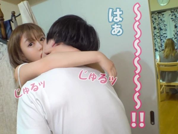 【浜崎真緒】「何かあったら守ってね…？」同棲素人カップル宅で彼女を横目に彼氏とヤリまくるスリル満点逆NTR！
