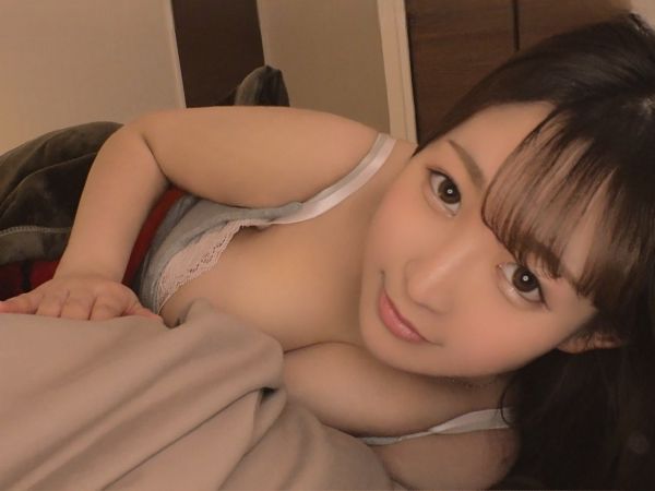 【夜這い痴女】『ねぇ、今夜は私が癒してあげる…』巨乳美女が隣で寝てるフリして、悶々とした夜に優しくエロくヌいてくれる！？悶絶必至の夜這いプレイ♡