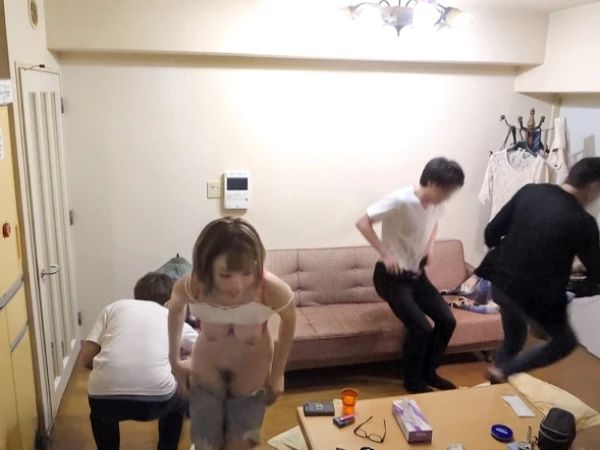【浜崎真緒】街中確保した同棲中の素人カップルを逆NTR！彼女が部屋に訪れ大慌てのスリル満点背徳浮気SEX！