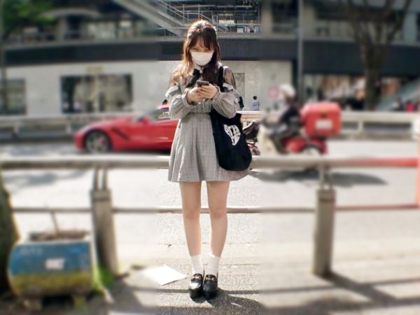 【素人】20歳のアイドル顔な美乳美尻ファミレス店員美少女が尻肉を波立たせ連続中イキで乱れるコスプレオイルSEX！