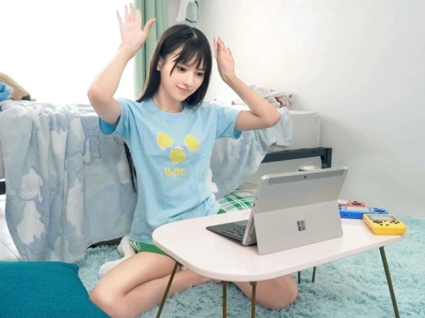 【八掛うみ】元アイドルのちっぱい貧乳スレンダーな引きこもりニート娘が生殖快楽に溺れるチンポ堕ちセックス！