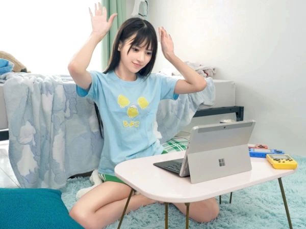 【八掛うみ】ちっぱいスレンダーな元アイドルの引きニート美少女がチンポ快楽に沼る性欲解放濃厚セックス！