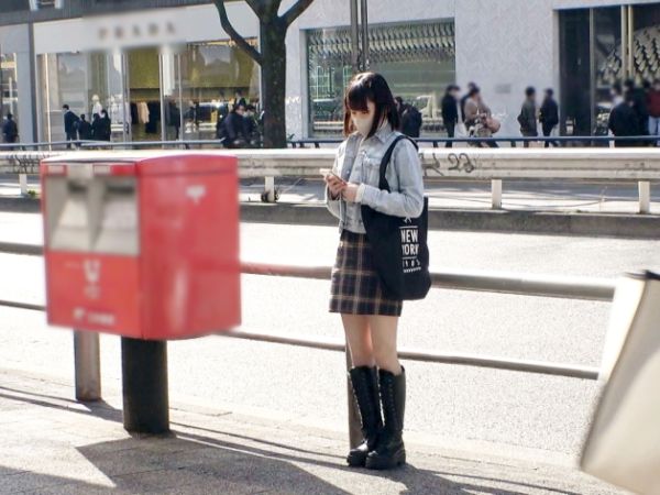 【素人】青森から上京したての20歳のバスガイドさんが潮吹き絶頂で乱れまくる美尻打ち付けコスプレセックス！
