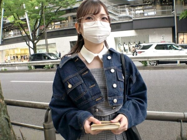 【メガネ美女の秘密】『奥までダメ…敏感すぎるの…』知的な書店員さんが色白スレンダーな体をくねらせ、連続で感じまくる！メガネの奥の淫らな表情がたまらない♡
