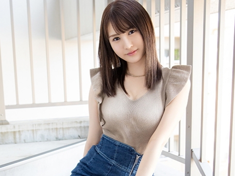 【素人男性とエチエチ体験】細身でセクシーなボディの持ち主が、ビンビンの肉棒で感じまくる！素人男性との濃厚セックスで乱れまくる姿に興奮必至♡ 細身ボディが肉棒に揺れる！