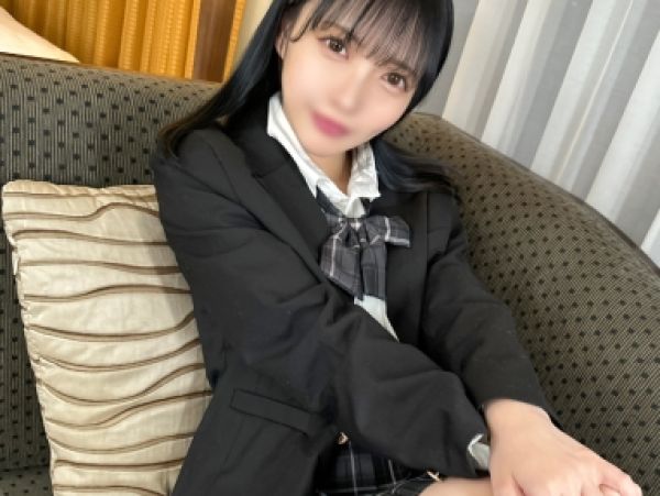 【素人】学校でモテまくりなスレンダーパイパン美少女が久々の密会で中年チンポを咥え込む騎乗位腰振りハメ撮り！