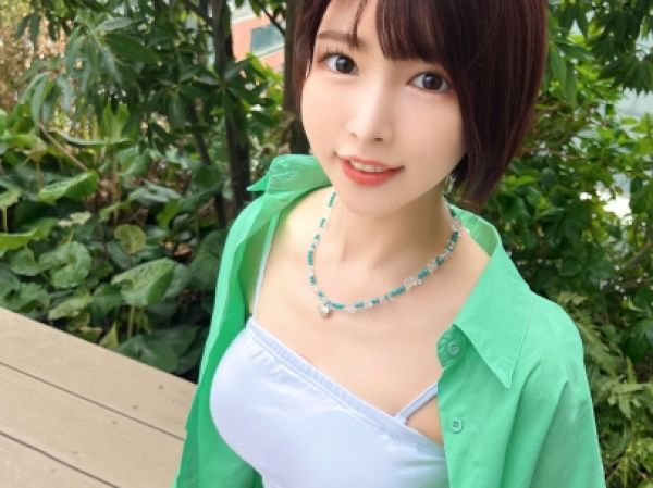 【素人】現役アイドルとして活動する美少女がライブ終わりにファンを裏切りセフレとホテINメイドコスSEXハメ撮り！