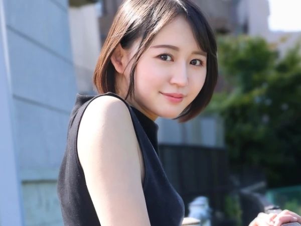 【人妻】黒髪ショートの新婚若奥さまが旦那に内緒で地元のラブホで他人チンポを咥え込む背徳不倫セックス！＜ハメ撮り＞