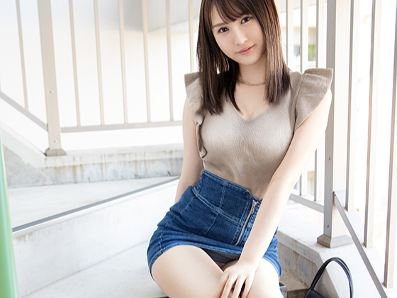 【清楚系美少女の裏顔】『こんなの初めて…』キュートな顔して素人チンコをねっとりフェラ！ビンビンに勃ったチンコを優しく包み込むご奉仕プレイがエロすぎる♡