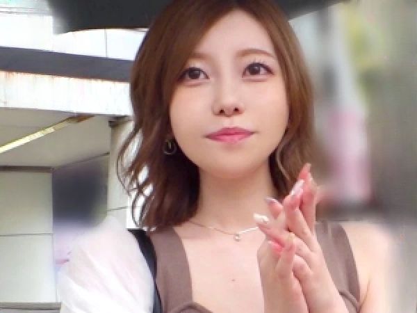 【素人ナンパ】街中で見つけた27歳の色白スレンダーな美人看護師さん！レースクイーンコスでチンポ貪る肉食セックス！